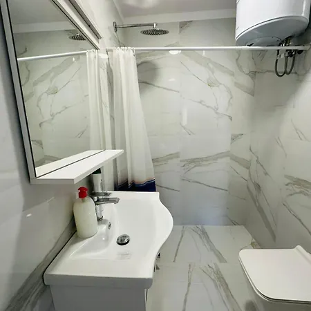 Sela Rent- City Rooms And Studio Apartments Tirana Exterior photo