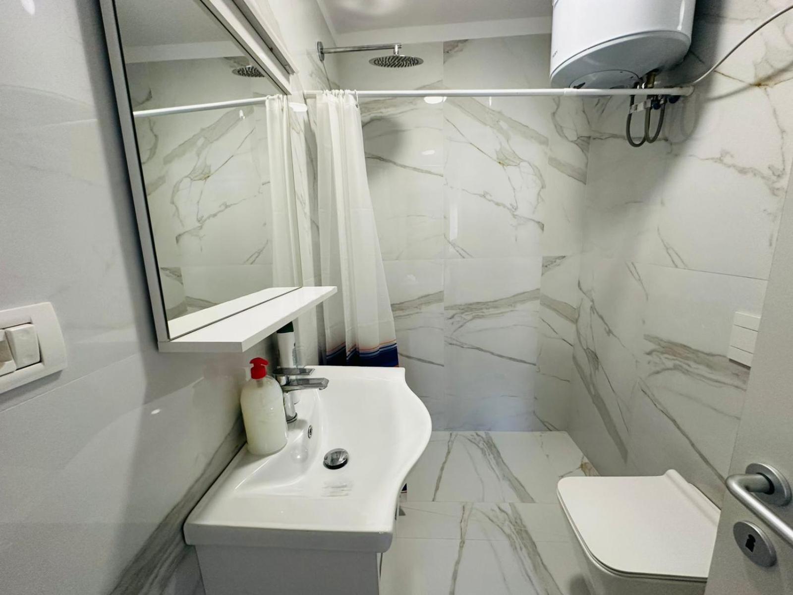 Apartment Sela Rent- City Rooms And Studio Apartments Tirana